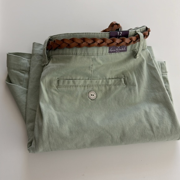 NWT Gloria Vanderbilt Violet Shorts Desert Sage Size 12 - Picture 2 of 4